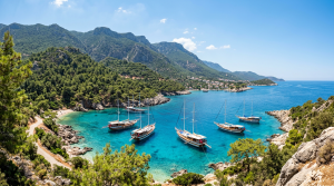 Plongée en Turquie : Kaş, épaves et conseils Baies turquoise et montagnes de la cote mediterraneenne turque pres de Kas